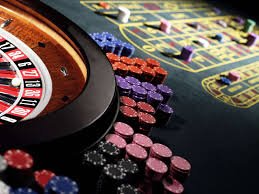 Jurassic Kingdom slot game interface on padangtoto slot showing five reels with dinosaur symbols and bonus round trigger